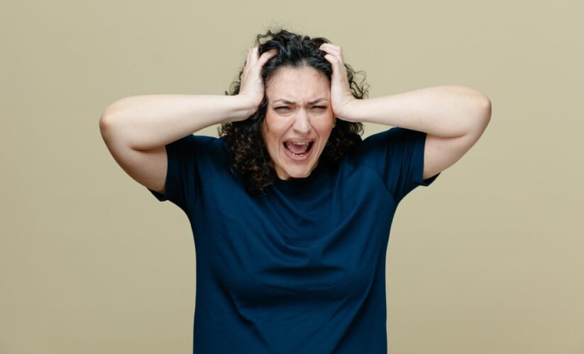 పానిక్ అటాక్స్: లక్షణాలు, కారణాలు మరియు నియంత్రణకు సరైన మార్గాలు